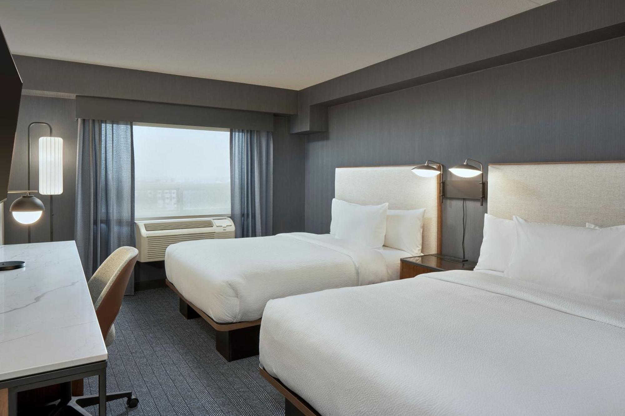 Courtyard By Marriott Regina Downtown Hotel Exterior photo