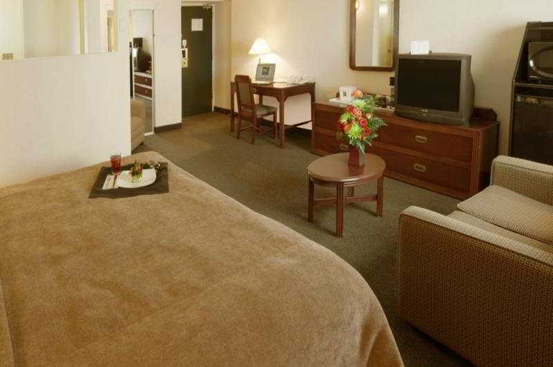 Courtyard By Marriott Regina Downtown Hotel Room photo