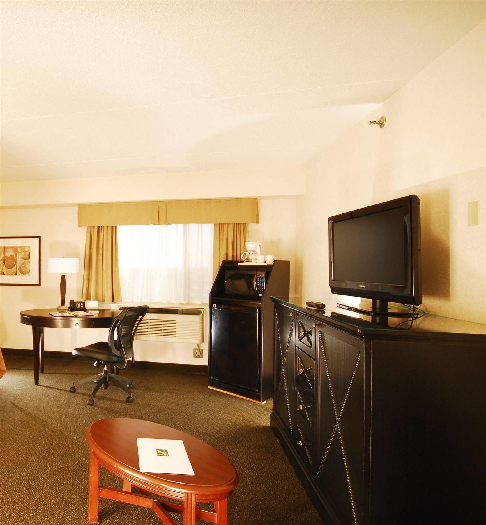 Courtyard By Marriott Regina Downtown Hotel Exterior photo